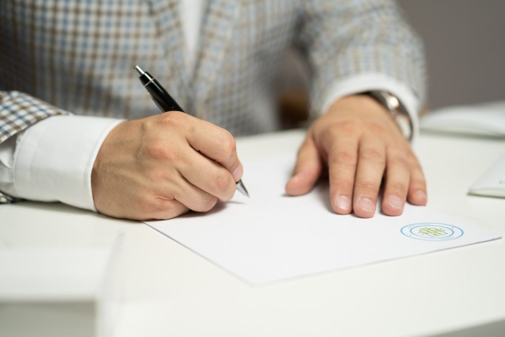 Man signing the contract