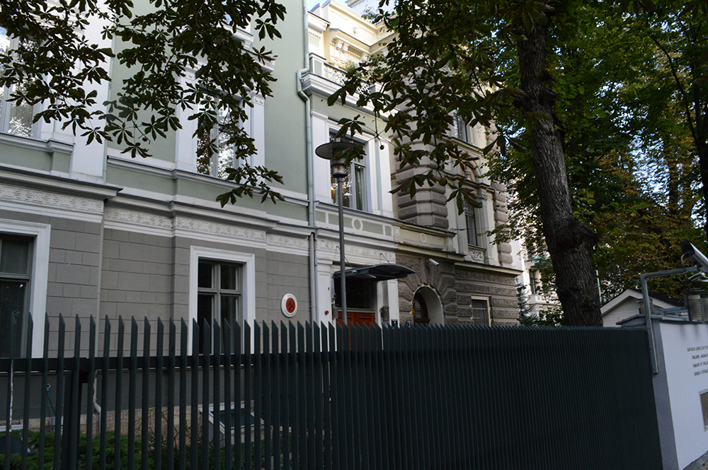 Finland embassy Building with yard