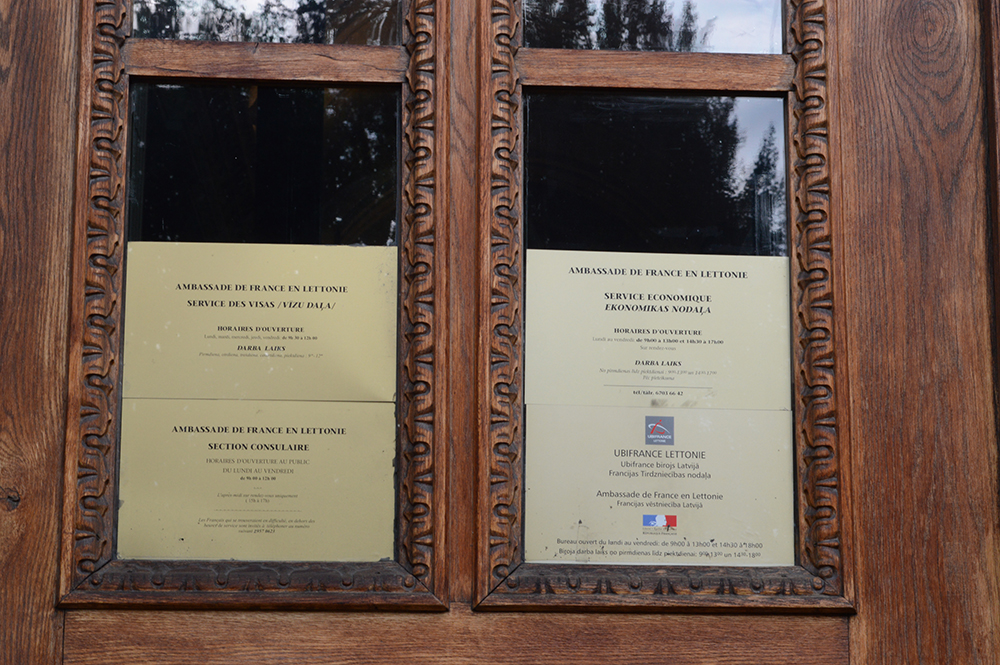 France embassy information in French Latvian