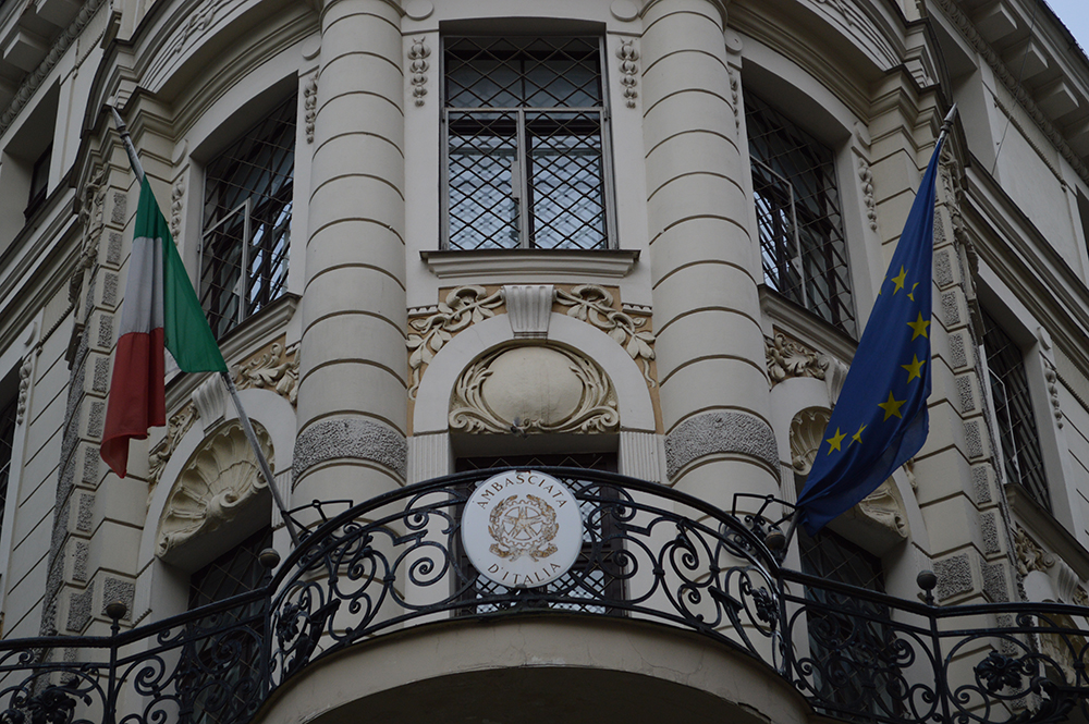 Italian Republic embassy coat of arms