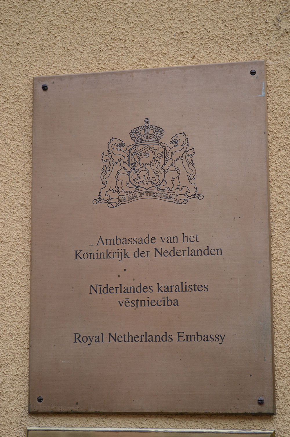 Netherlands embassy in Dutch Latvian English