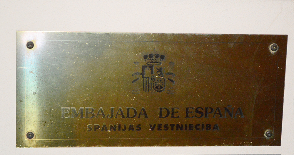 Spain embassy in Spanish Latvian